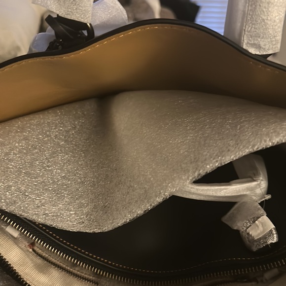 New Women's Black Dakotah Satchel - Picture 14 of 16